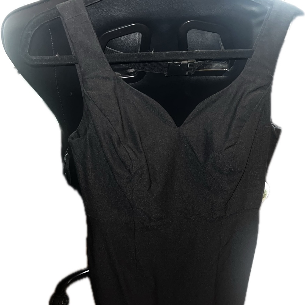 Elegant Black Sleeveless Dress